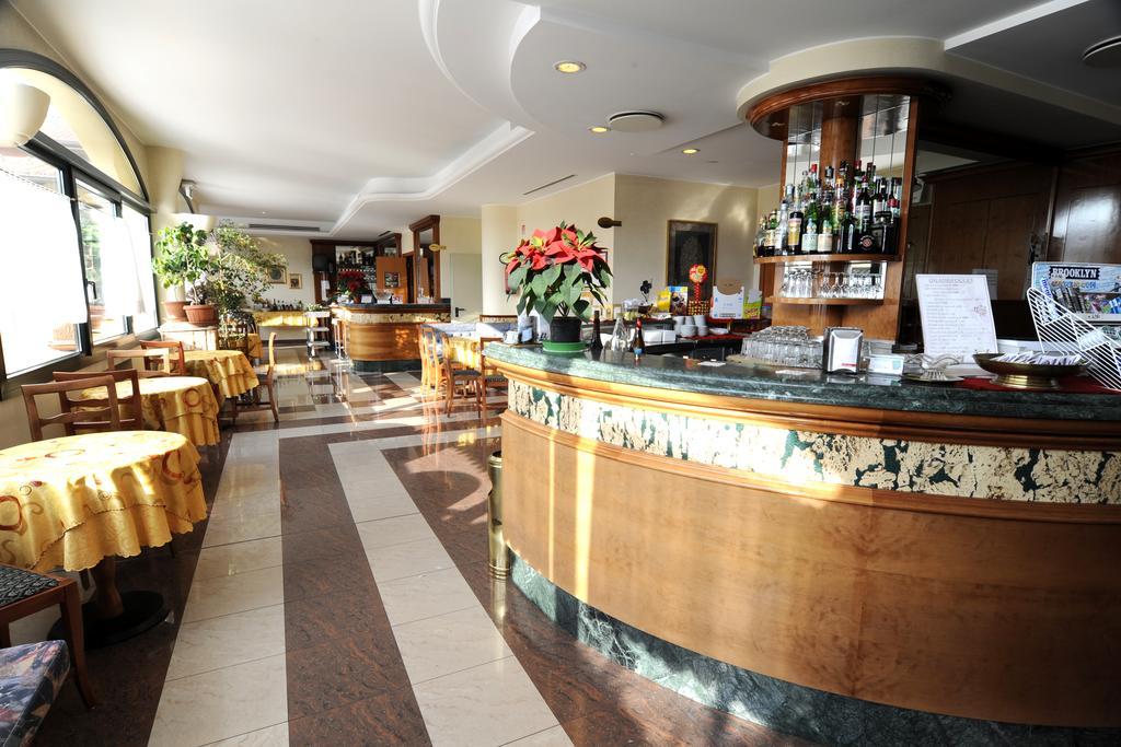 Albergo Ristorante Quadrifoglio Urgnano Eksteriør billede